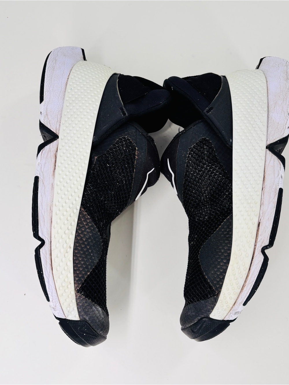 Nike Black and White Mesh Fly Ease Slip-Ons size 8 - Picture 2 of 7